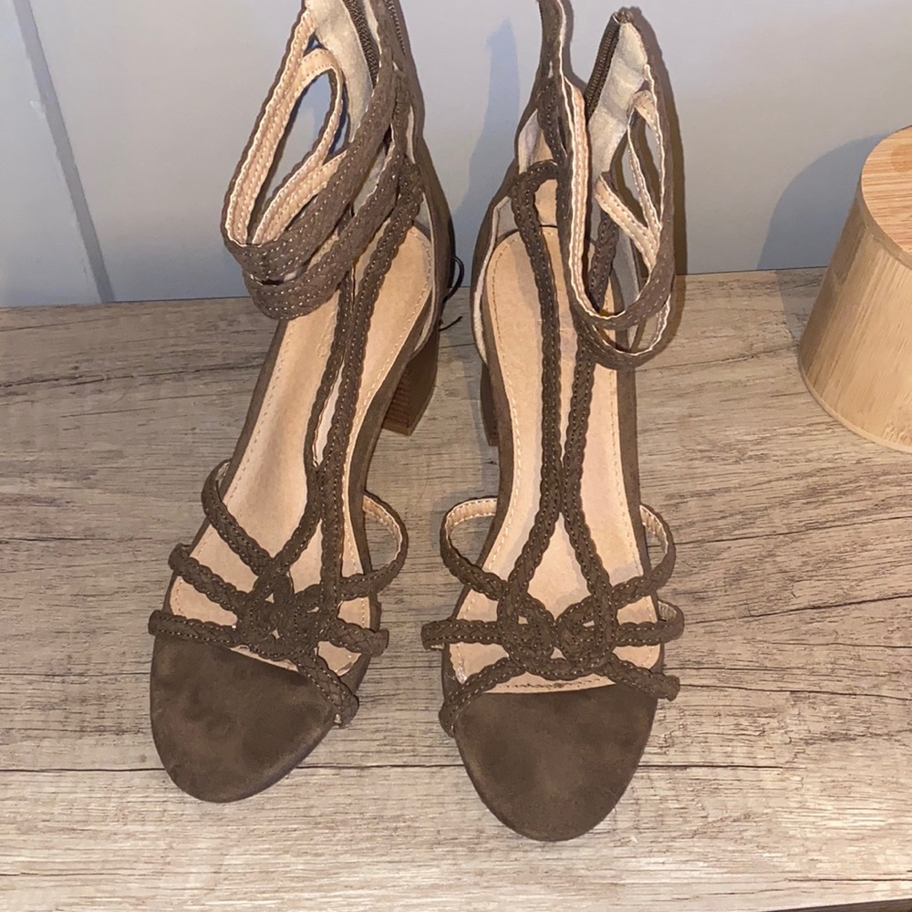 Strappy block wedges
